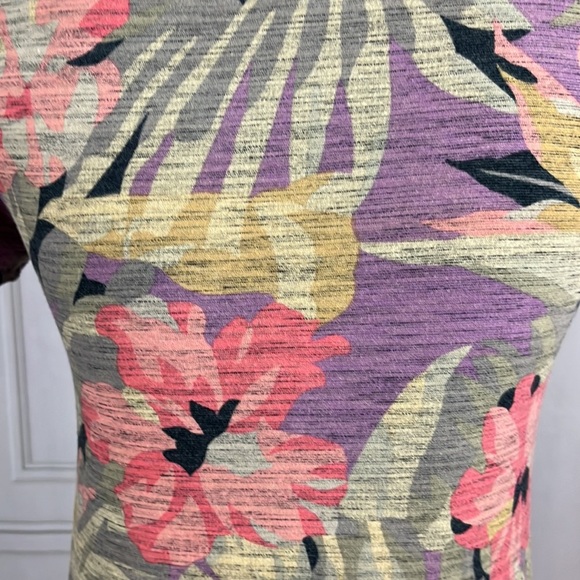 Floral top 🖤 - Picture 10 of 11